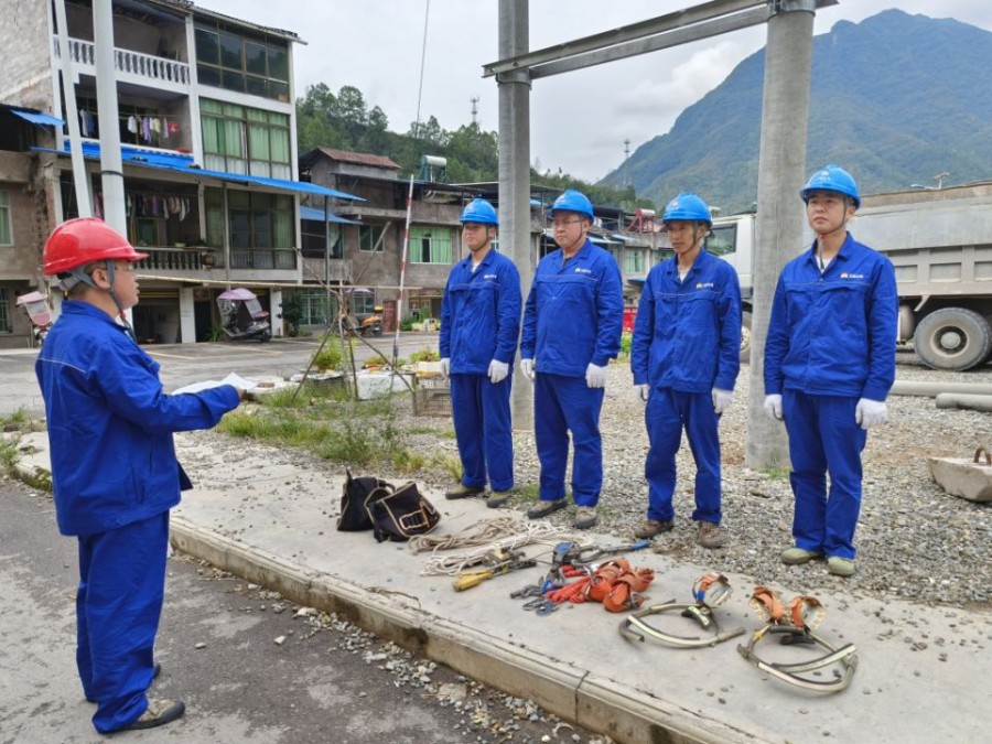圖四為：&ldquo;青安崗&rdquo;成員進行安全業務培訓
